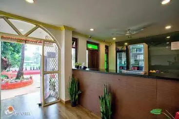 Salotel Near Mae De Deus Church