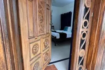 Hosteller S