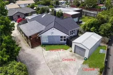 ペンション Animal Friendly Kitchen + Parking