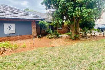 تختخواب و صبحانه Livingstone