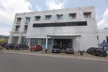 Hotel Oyo 93123 Wisma Hamalau Syariah