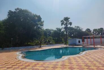 Estella Farms And Resort