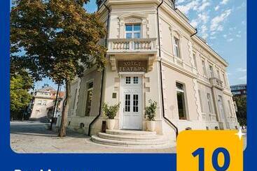 酒店 хотел театъръ