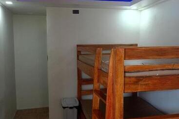 فندق J&s Lodging House