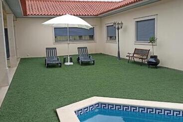 Пансион Vale Poços House