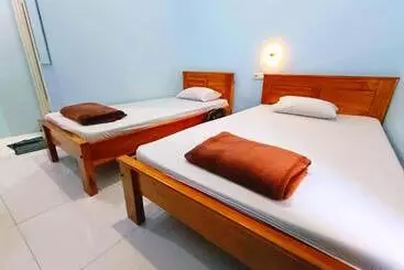 Hotel Wisma Kencana Syariah Near Uns Mitra Reddoorz