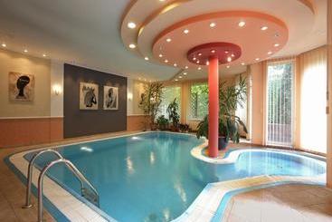 ホテル Pensjonat Pod Lipami