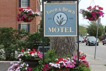 Town & Beach Motel
