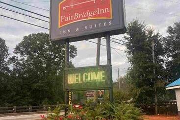 Hotell Fairbridge Inn & Suites