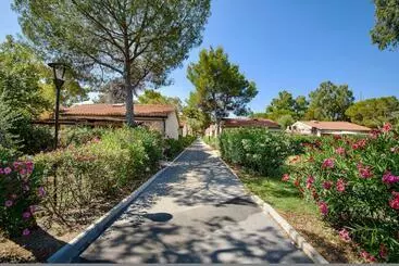 Huoneistohotelli Isa Appartament Plus 4 Beds, Air Conditioning And Private Outdoor Area In Village With 6 Swimming Po