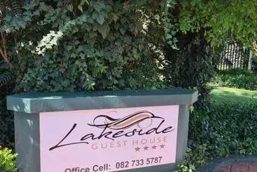 ペンション Lakeside Guesthouse