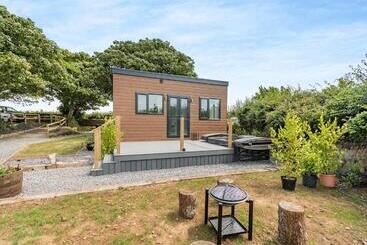 Курорт Calvesland Hideaway