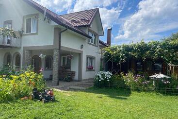 Пансион світанок у горах