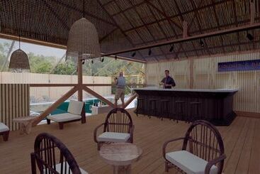 هتل Explorers Inn