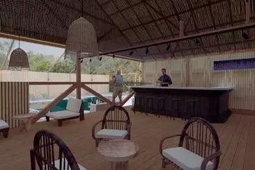 هتل Explorers Inn