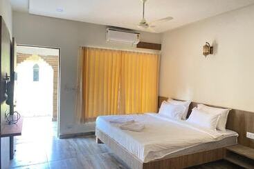 ホテル Gir Night Resort By Royal Collection