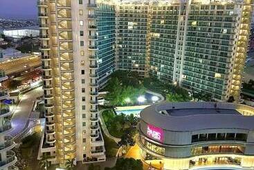 هتل آپارتمان Azure Urban Resort Maui Tower