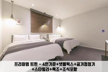 מוטל Gimhae Jangyu Stayin