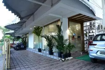 Hotel Candolim Suites