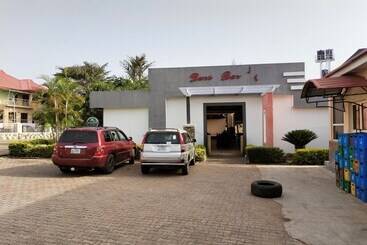 Steffan Hotel And Suites