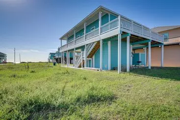 コテージ Steps To Ocean: Home W/ Deck In Crystal Beach!