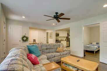 بيت ريفى Dog Friendly Shelby Home W/ Private Yard & Hot Tub