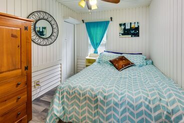 Lakefront Antioch Cottage W/ Dock & Gas Grill!