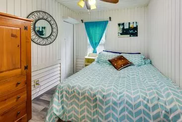 Lakefront Antioch Cottage W/ Dock & Gas Grill!