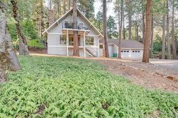 Mökkimajoitus Pollock Pines Cabin: Game Room W/ A/c & Heat!