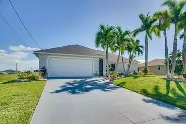コテージ Furnished Lanai + Pool: Sunlit Cape Coral Getaway!
