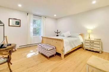 Tobyhanna Cottage W/ Screened In Porch & Fire Pit!