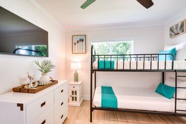 קוטג'' Waterfront Fort Myers Home: Private Pool & Dock