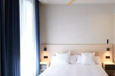 هتل Dorm4you Arena 2