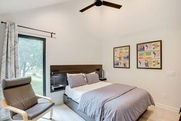 Сельский дом Brevard Retreat: Fireplace, Deck & Screened Porch!