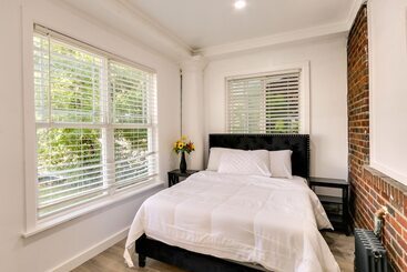 Casa Rural Chic Newark Vacation Rental: 3 Mi To Airport!