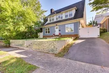 コテージ Chic Newark Vacation Rental: 3 Mi To Airport!