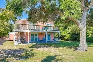 Mökkimajoitus Emerald Isle Vacation Rental, Walk To Beach!