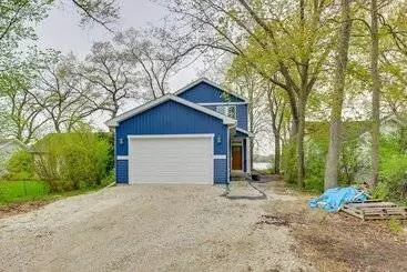 コテージ Lakefront Burlington Vacation Rental: Dock + Beach