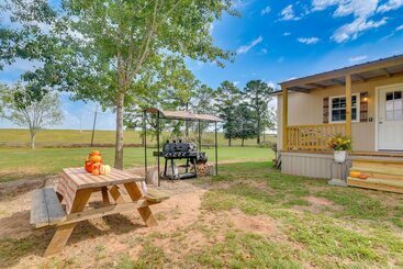 Modern Winnie Cottage W/ Grill On Half Acre!