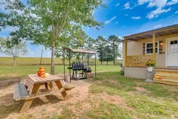 Modern Winnie Cottage W/ Grill On Half Acre!