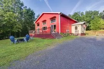 コテージ Secluded Berkeley Springs Home W/ Fire Pit + Deck!