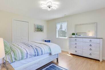 Hus på landet Spacious Murphy Home W/ Game Room + Fire Pit!