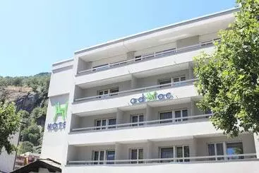 Hotel Adhhoc