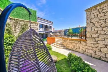 Pitoresk Otel