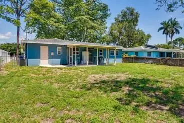 コテージ Sunny Home W/ Yard ~ 7 Mi To Anna Maria Island!