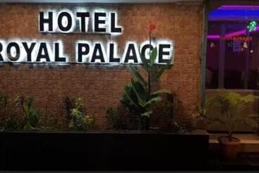 호텔 Royal Palace Restaurant & Bar