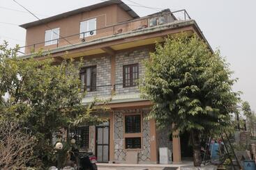 تختخواب و صبحانه Himalayan Headquarter Homestay