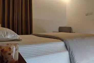 Hotel Nyzote Inn