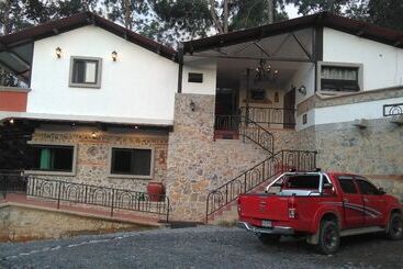 هتل Suites Las Rocas San Rafael