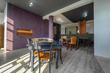 مبيت وإفطار Flagridge County Lodge